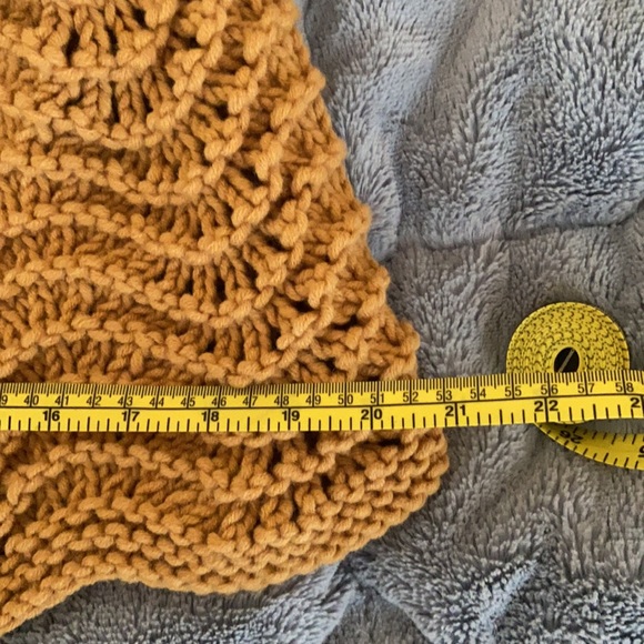 One of a Kind Hand Knit Shell Capelet - Picture 2 of 4